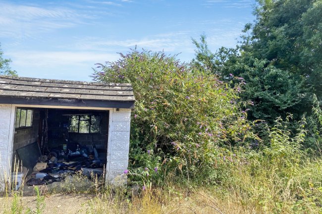 Land Adjacent 1a Sutton Road
Waterlooville, Hampshire, PO8 8PU 3