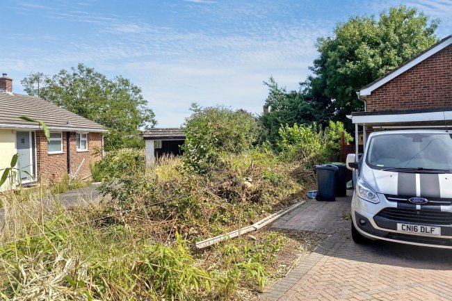 Land Adjacent 1a Sutton Road
Waterlooville, Hampshire, PO8 8PU 3