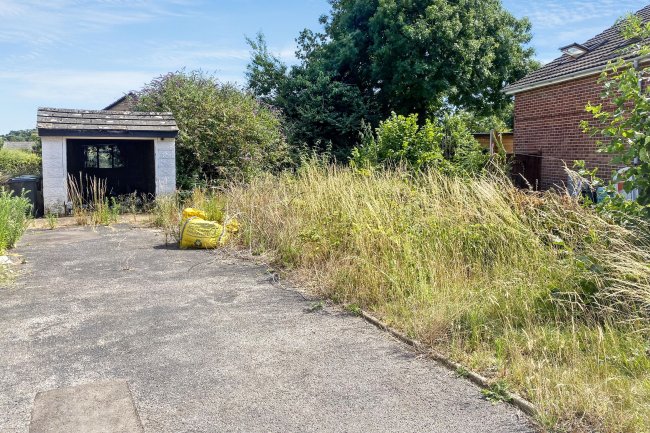 Land Adjacent 1a Sutton Road
Waterlooville, Hampshire, PO8 8PU 3