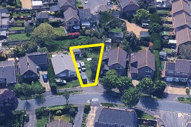 Land Adjacent 1a Sutton Road
Waterlooville, Hampshire, PO8 8PU 3