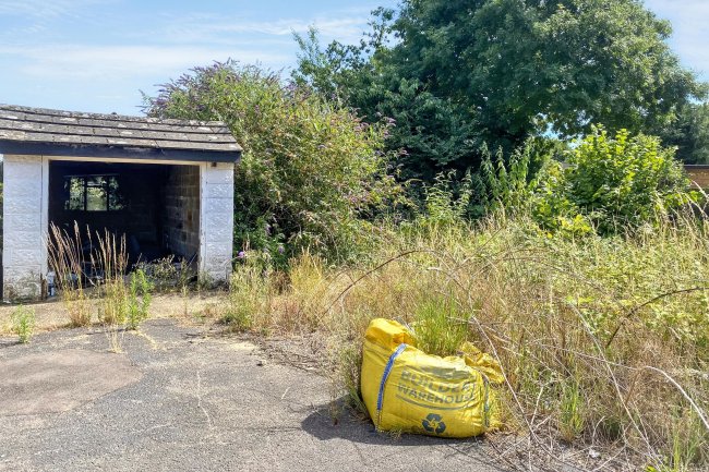 Land Adjacent 1a Sutton Road
Waterlooville, Hampshire, PO8 8PU 3