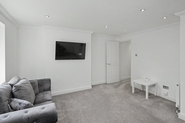 16 Sands Way, Woodford Green, IG8 8EJ 4