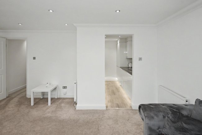 16 Sands Way, Woodford Green, IG8 8EJ 4