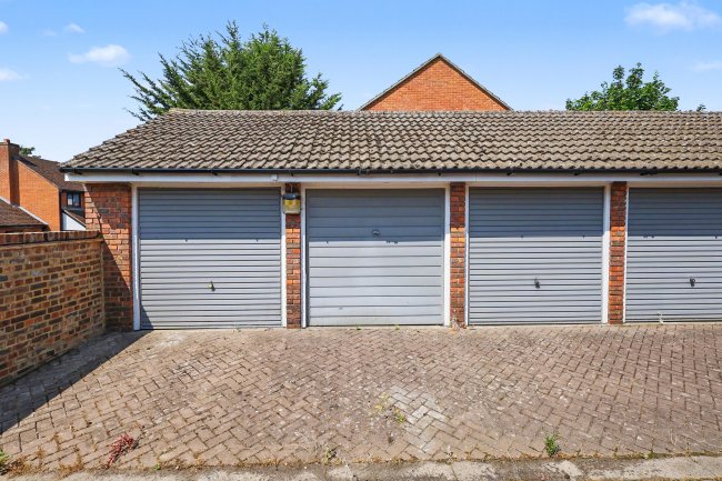 16 Sands Way, Woodford Green, IG8 8EJ 4
