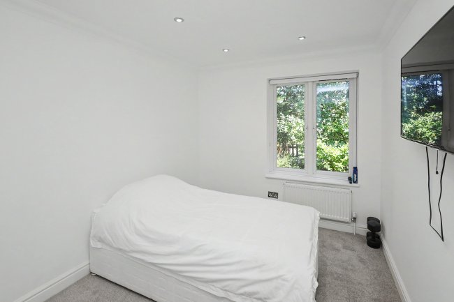 16 Sands Way, Woodford Green, IG8 8EJ 4