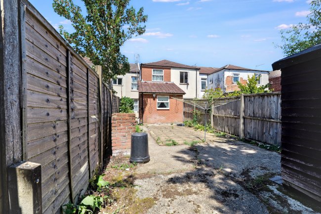 72 Milton Road, Southampton, SO15 2HR 4
