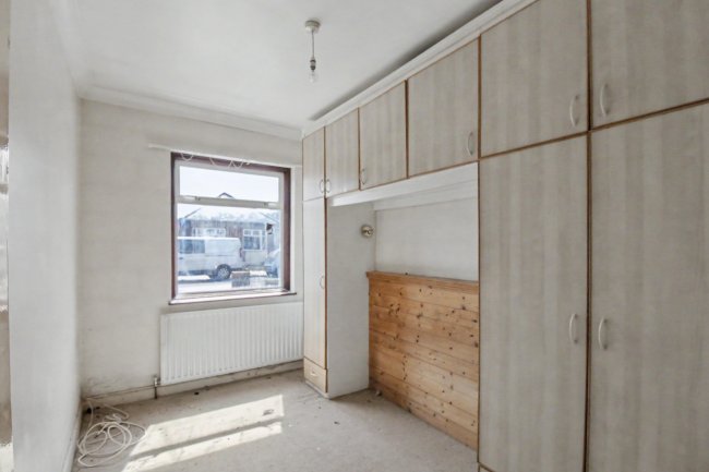 22 Edmund Road, Rainham, Essex, RM13 8LX 5