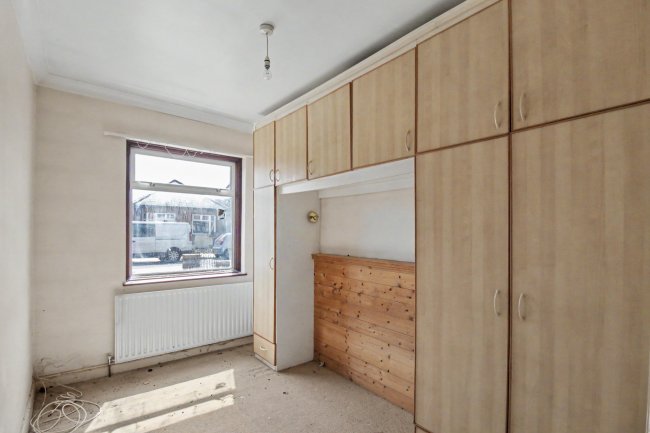 22 Edmund Road, Rainham, Essex, RM13 8LX 5