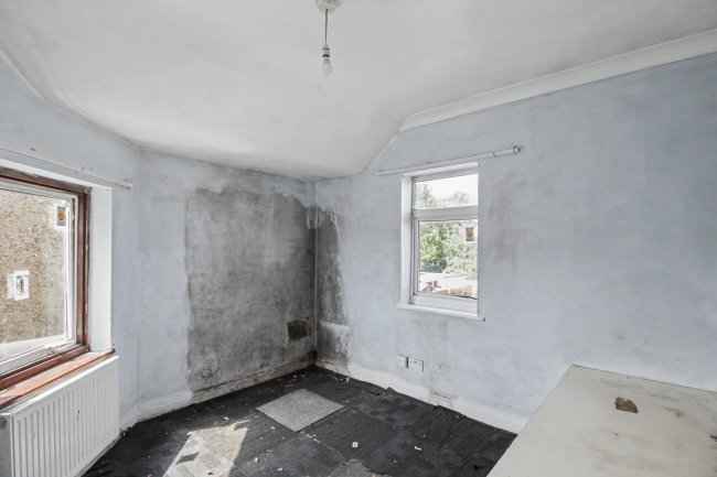 22 Edmund Road, Rainham, Essex, RM13 8LX 5