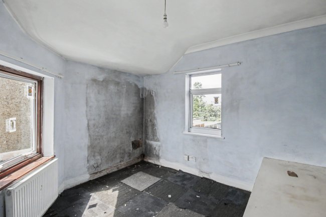22 Edmund Road, Rainham, Essex, RM13 8LX 5