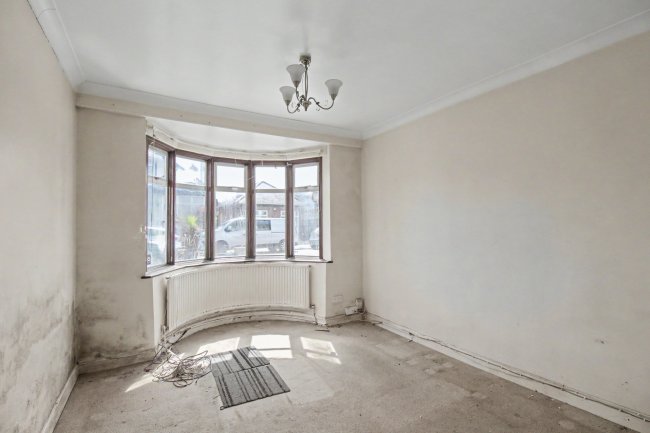 22 Edmund Road, Rainham, Essex, RM13 8LX 5