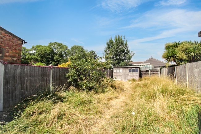 22 Edmund Road, Rainham, Essex, RM13 8LX 5