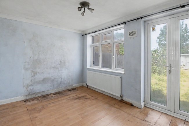 22 Edmund Road, Rainham, Essex, RM13 8LX 5