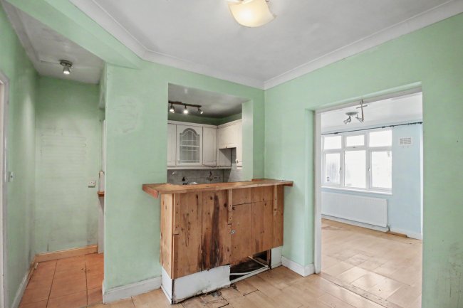 22 Edmund Road, Rainham, Essex, RM13 8LX 5