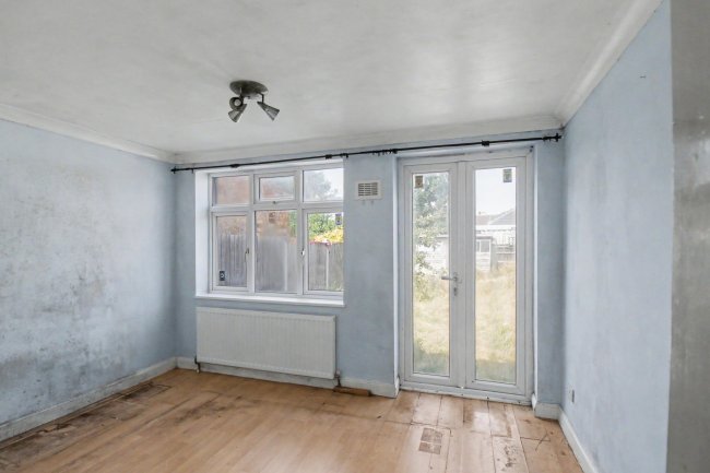 22 Edmund Road, Rainham, Essex, RM13 8LX 5