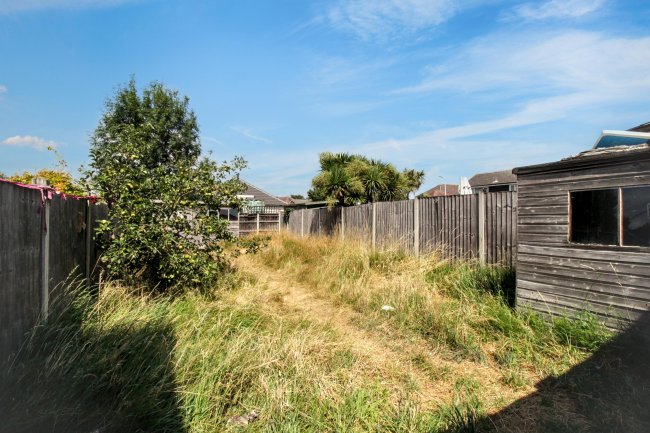 22 Edmund Road, Rainham, Essex, RM13 8LX 5