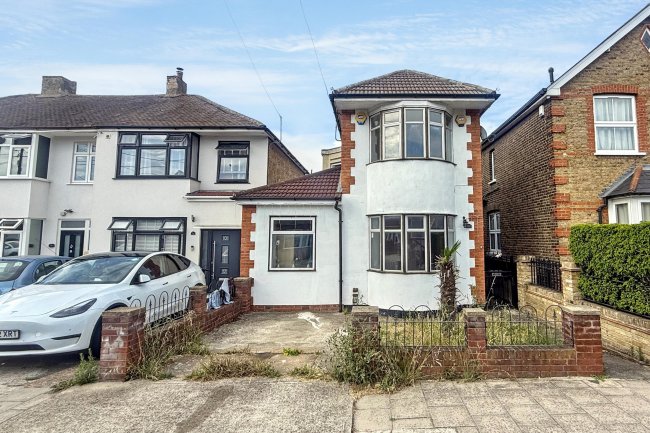 22 Edmund Road, Rainham, Essex, RM13 8LX 3