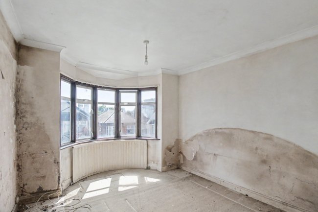 22 Edmund Road, Rainham, Essex, RM13 8LX 5