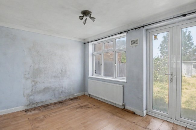 22 Edmund Road, Rainham, Essex, RM13 8LX 5