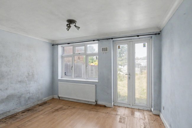 22 Edmund Road, Rainham, Essex, RM13 8LX 5