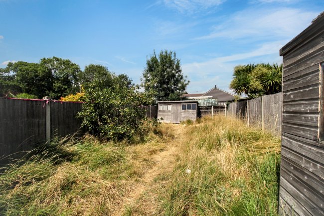 22 Edmund Road, Rainham, Essex, RM13 8LX 5