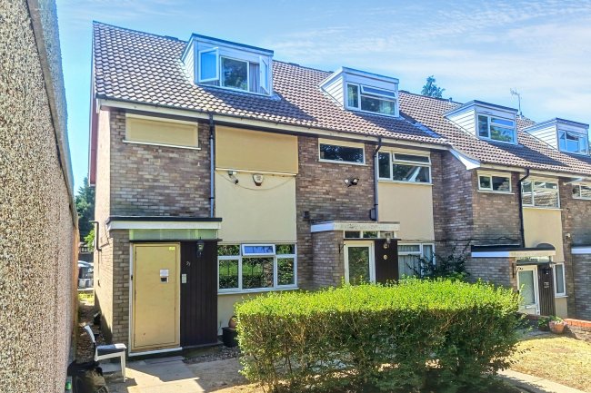27 Harriet Way, Bushey, Hertfordshire, WD23 4JH 9