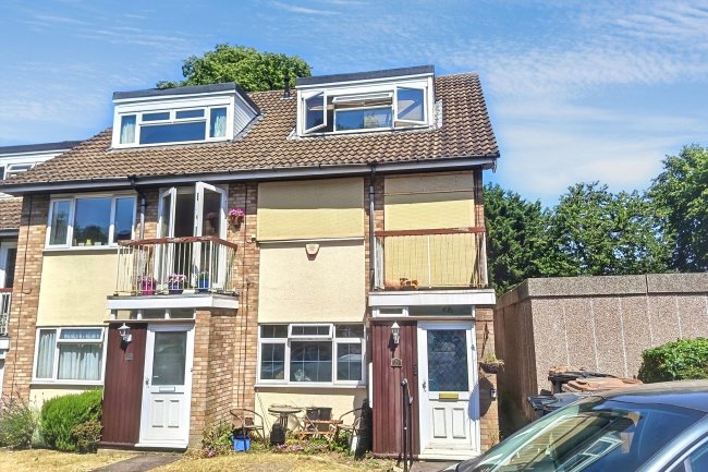 27 Harriet Way, Bushey, Hertfordshire, WD23 4JH 9