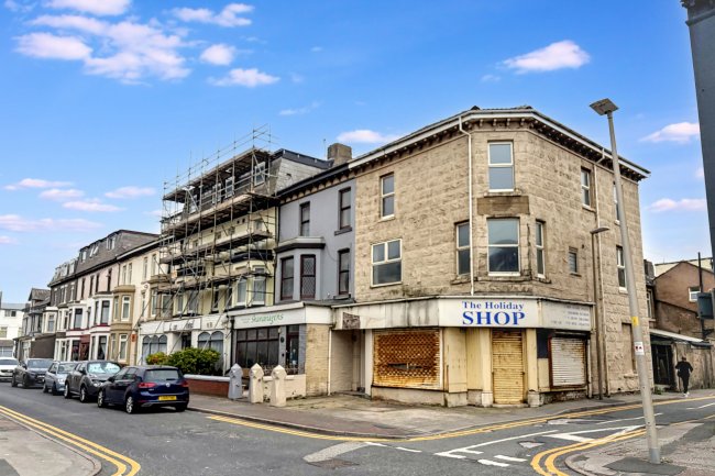 3-5 Barton Avenue, Blackpool, FY1 6AP 7