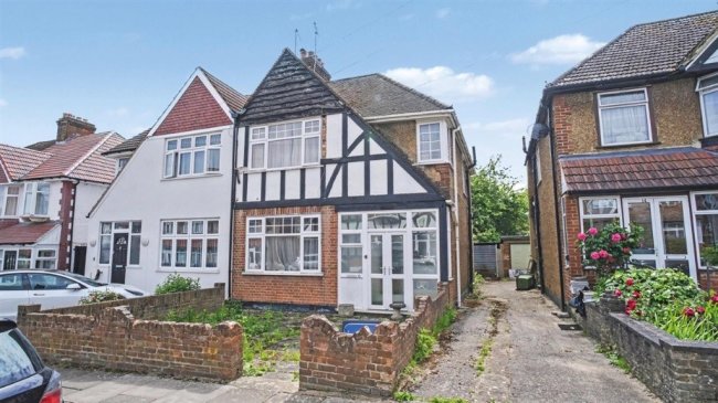 16 Glendale Gardens, Wembley, HA9 8PS 7