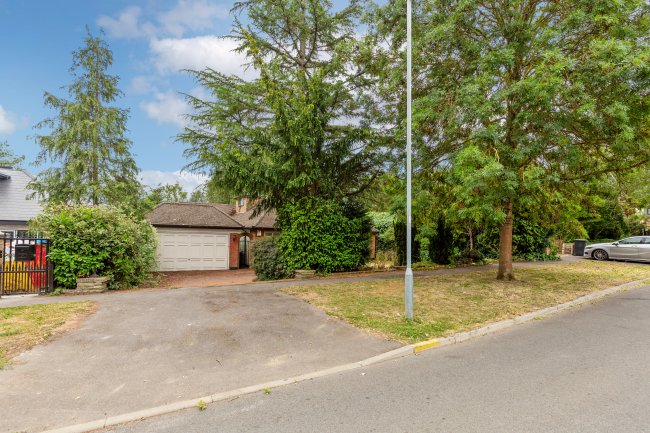 74 Bracken Drive, Chigwell, Essex, IG7 5RD 7