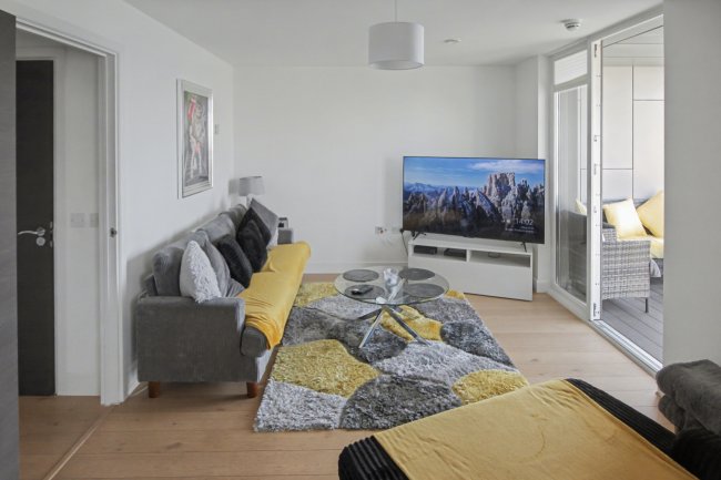 Unit 18, Orion, 9 The Boardwalk, Brighton Marina Village BN2 5ZD 3