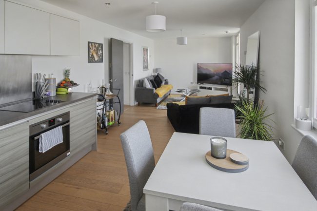Unit 18, Orion, 9 The Boardwalk, Brighton Marina Village BN2 5ZD 3