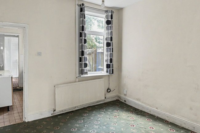 42 Winnie Road, Selly Oak, Birmingham B29 6JX 2