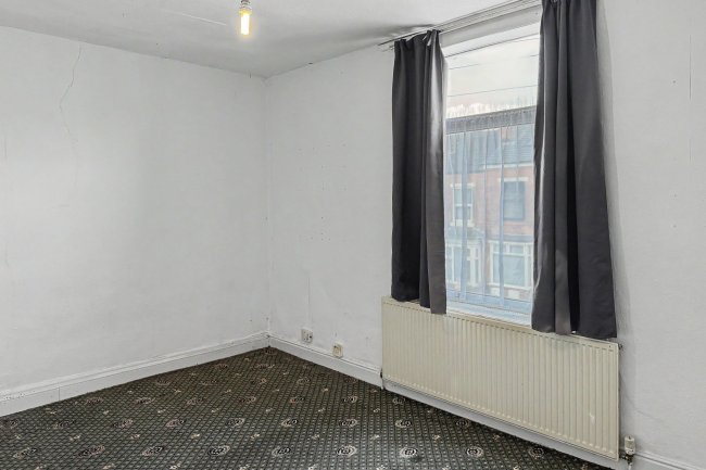 42 Winnie Road, Selly Oak, Birmingham B29 6JX 2