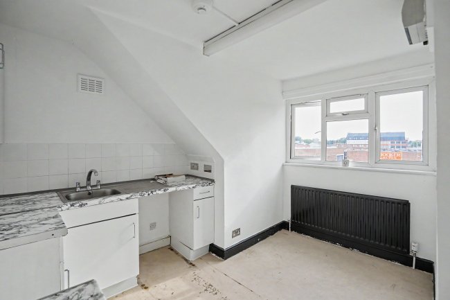 3C Larden Road, Acton, London W3 7ST 9