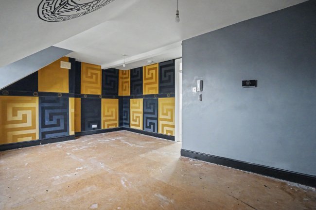 3C Larden Road, Acton, London W3 7ST 9
