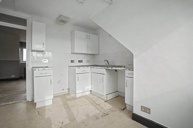 3C Larden Road, Acton, London W3 7ST 9