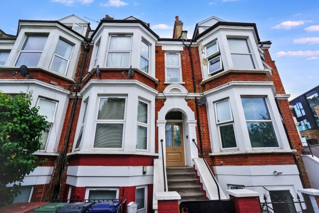 3C Larden Road, Acton, London W3 7ST 9