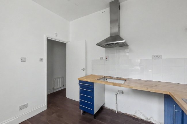 84B Cathnor Road, Shepherds Bush, London W12 9JA 6