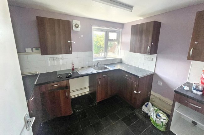 233 Henson Park, Chard, Somerset, TA20 1NP 2