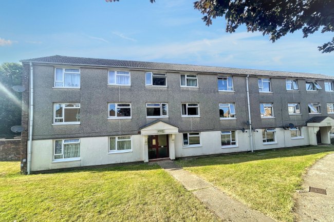 233 Henson Park, Chard, Somerset, TA20 1NP 2