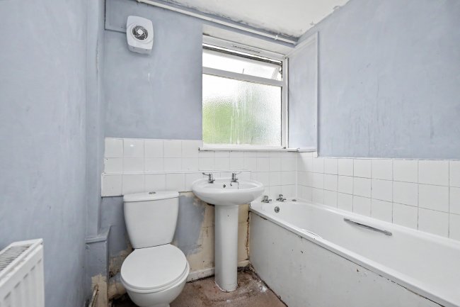 178 Little Lullaway, Laindon, Basildon, Essex, SS15 5JD 2