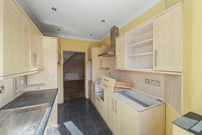 35 Crombie Road, Sidcup, DA15 8AT 3