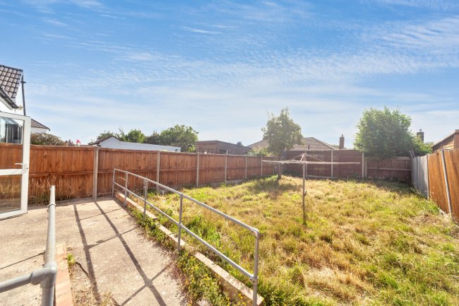 35 Crombie Road, Sidcup, DA15 8AT 3