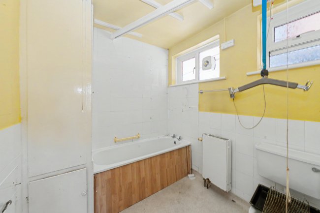35 Crombie Road, Sidcup, DA15 8AT 3