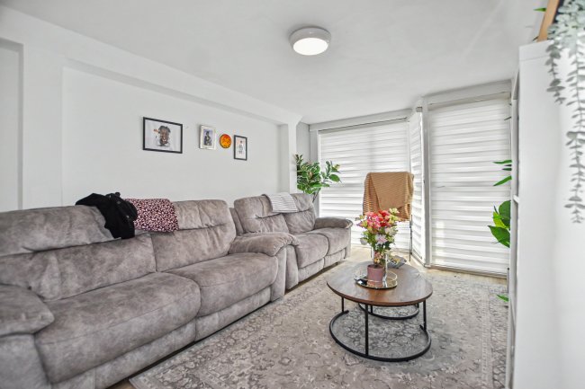 43 Becton Place, Erith, DA8 1JT 2