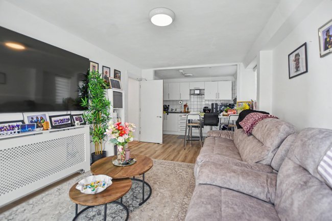 43 Becton Place, Erith, DA8 1JT 2