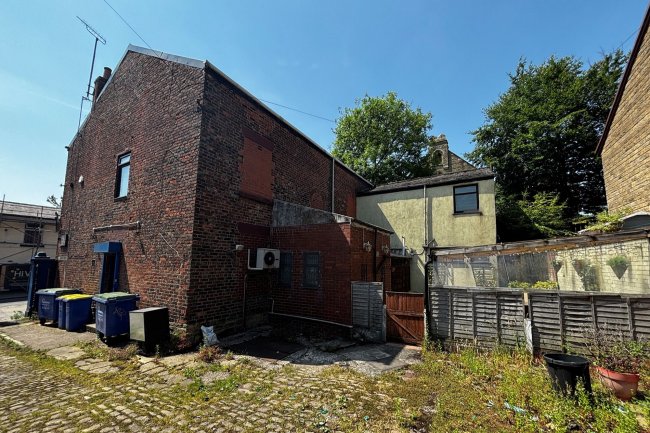 Lancashire Ward Club, 28 Stamford Street, Stalybridge SK15 1JZ 1