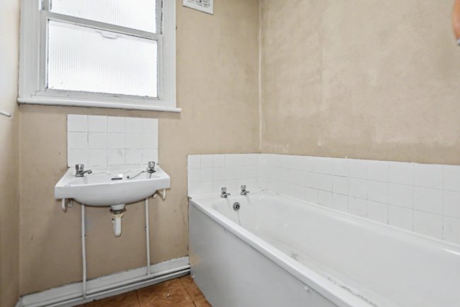 Flat B, 54 Mount Pleasant Road, Hither Green, London, SE13 6RQ 10