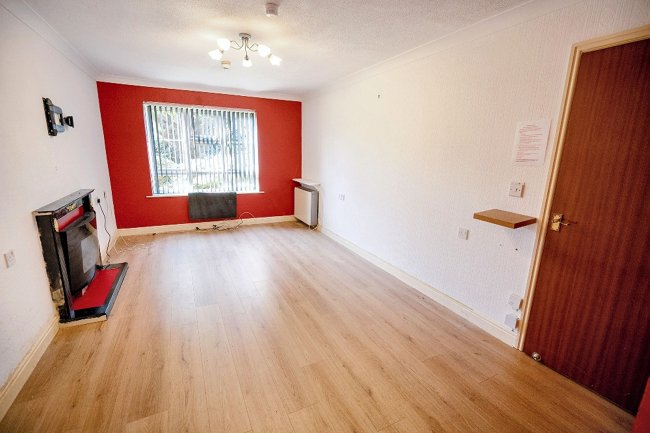 Flat 2 Woodlands, The Spinney, Leeds, LS17 6TQ 7